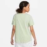 Camiseta Nike Sportswear Club Essentials_P02