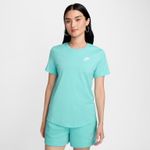 Camiseta Nike Sportswear Club Essentials_P01