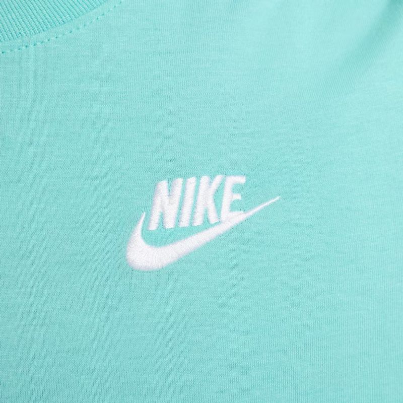 Camiseta Nike Sportswear Club Essentials_P04